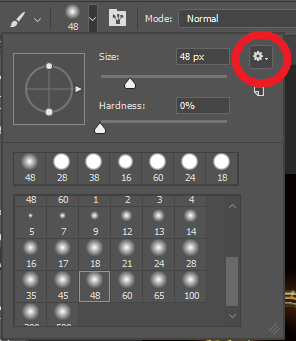 Clicando no ícone de menu do Brush Preset Picker no Photoshop CC. Efeito de texto dourado no Photoshop