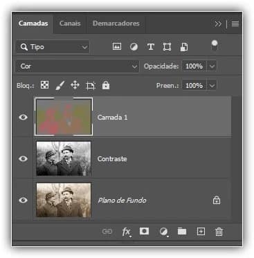 O painel Camadas mostrando as cores em uma nova camada definida para o modo de mesclagem de cores.