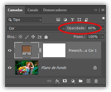 Diminuindo a opacidade da camada de preenchimento de cor sólida.