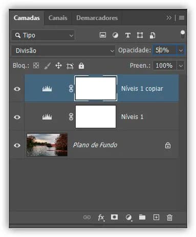 Reduzindo a opacidade da segunda camada de ajuste de Níveis para 50%.