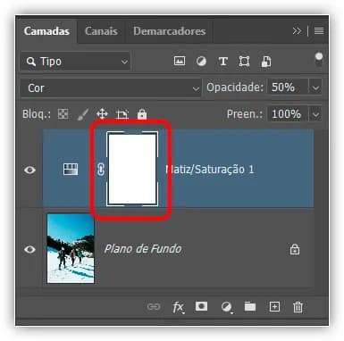 A máscara da camada de ajuste no painel Camadas.