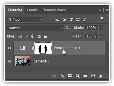 O painel Camadas mostrando a seleção convertida em uma máscara de camada.