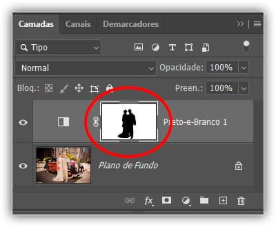 O painel Camadas mostrando a camada de ajuste e a máscara de camada.