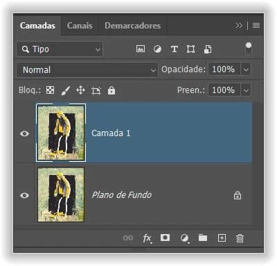 Fazendo uma cópia da camada Plano de Fundo pressionando Ctrl+J (Win) / Command+J (Mac).