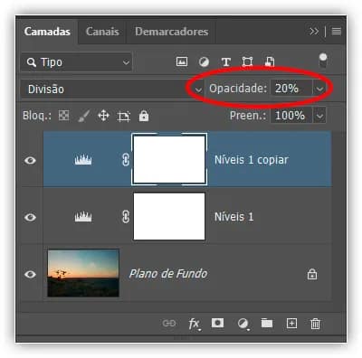 Reduzindo a opacidade da camada de ajuste para ajustar o brilho.