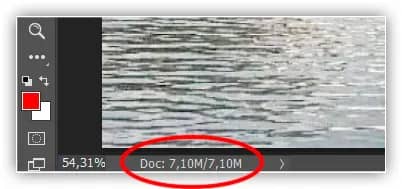 O tamanho do arquivo do documento permanece inalterado mesmo depois de adicionar duas camadas de ajuste.