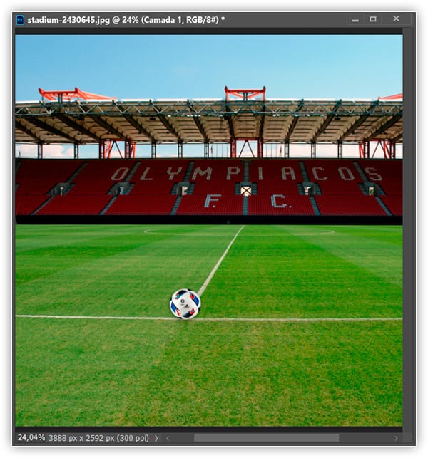 Adicionar a bola à segunda imagem foi fácil depois de selecionada com a Ferramenta Letreiro Elíptico.