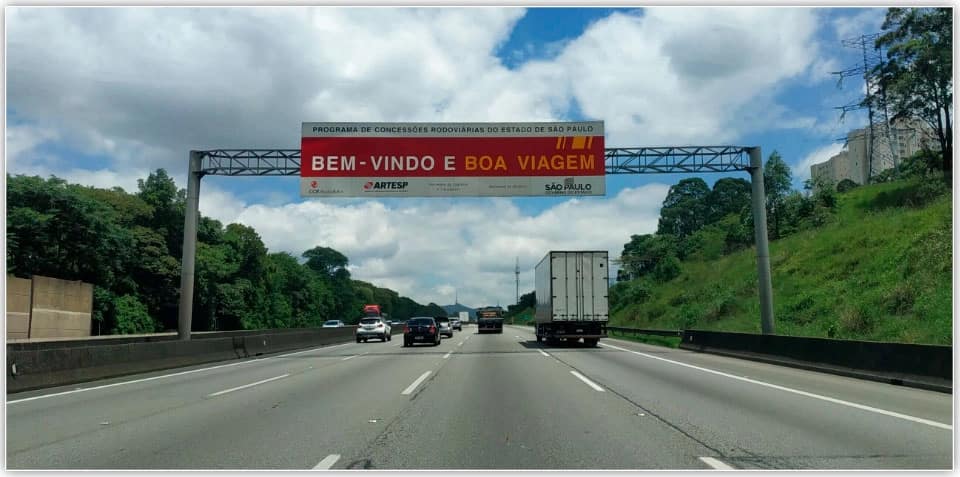 Os fios hidrelétricos não eram páreo para o Photoshop.
