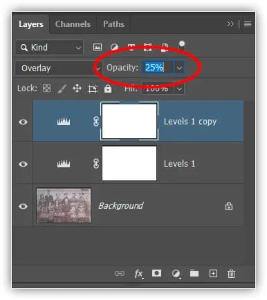 Reduzindo a opacidade da camada de ajuste de Níveis duplicada.