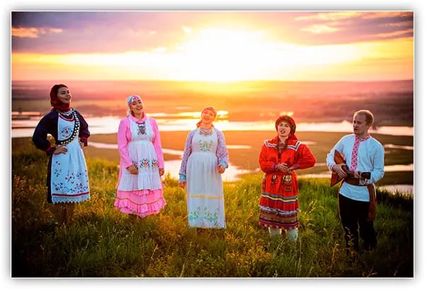 O contraste e a saturação de cor agora foram aumentados após a aplicação da camada de ajuste de Curvas.