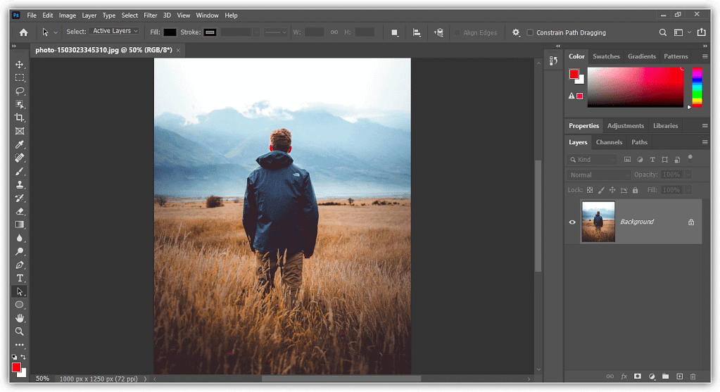 A imagem é aberta no Photoshop, assim como todos os arquivos JPEG a partir de agora.