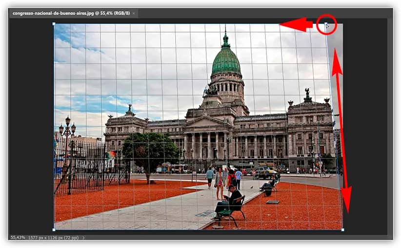 Combinando a linha de grade de perspectiva com o lado direito do edifício.