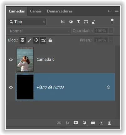 O painel Camadas depois de executar a ação com a cor de fundo definida como preto.