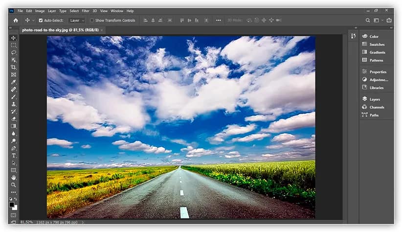 A linha do horizonte mostra que a imagem está inclinada.