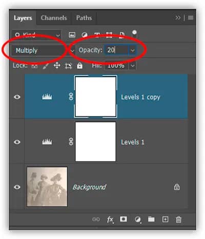 A paleta Layers mostrando o trabalho que fizemos até agora para restaurar as sombras na imagem.