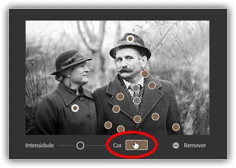 Clicando na amostra de cores.