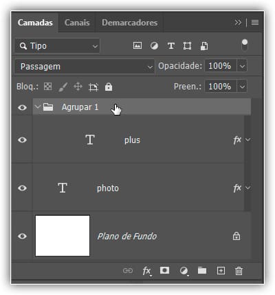 Pressione “Ctrl+G” (Win) / “Command+G” (Mac) para colocar a camada “Plus” em um grupo de camadas.